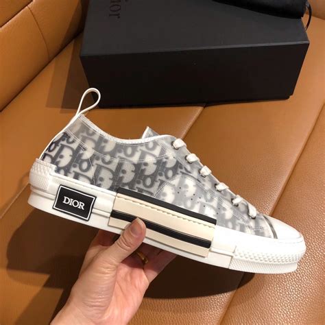 dior b23 low top logo|b23 low top sneaker dior.